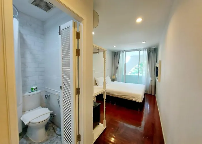 Bliss Silom 3*